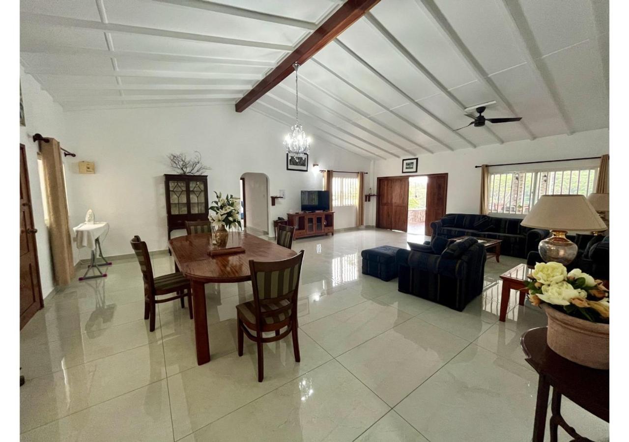 Holiday Home Baie Lazare  Ngoại thất bức ảnh